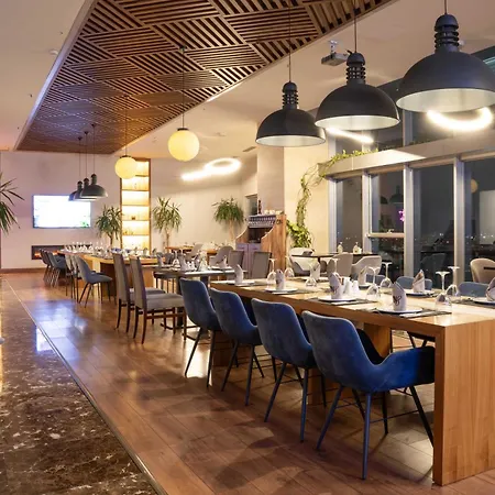 Dedeman Convention Center Szálloda 5*