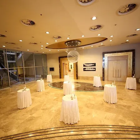Dedeman Convention Center Hotell