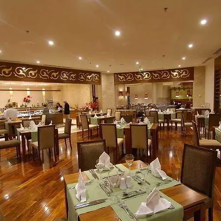 Dedeman Convention Center Hotell 5*